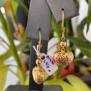 18K Yellow Gold Diamond Cut Heart Dangling Earrings